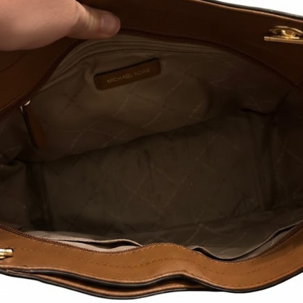 Michael Kors Jet Set Large East West Chain Tote - Vanilla/Gold - Picture 5 of 5